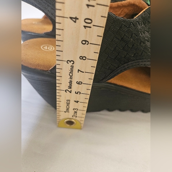 Bernie Mev- Woven Upper Adjustable Lace,Memory Foam Sandals Women's SZ 9 Black - Picture 7 of 7